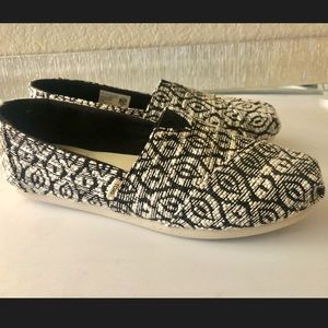 NWOT Toms Black and Cream